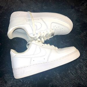 Nike Women's Air Force 1 '07 Shoes size 8
